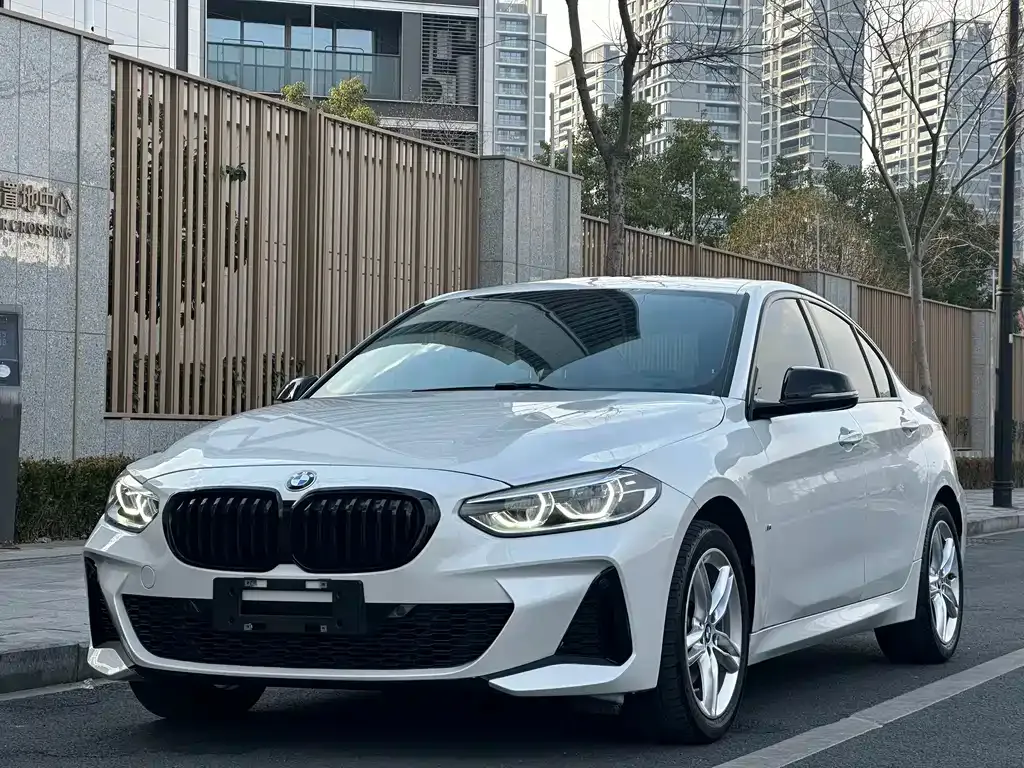 BMW 1 Series 2021 из CN, фото 1