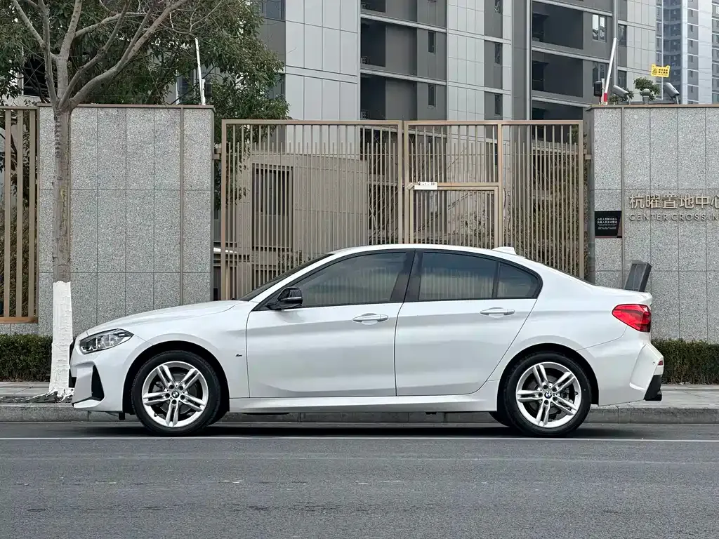 BMW 1 Series 2021 из CN, фото 8