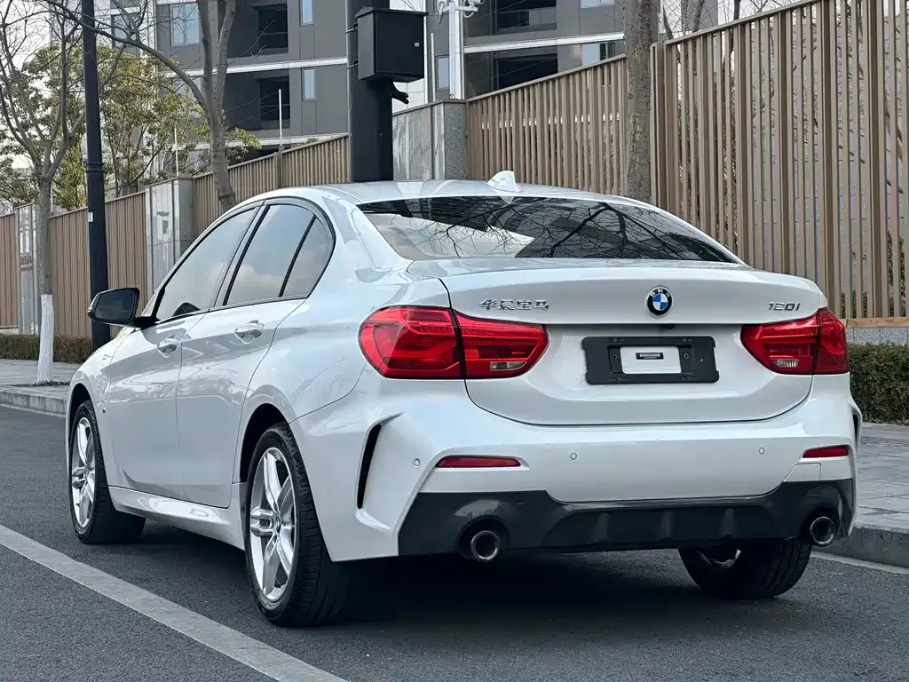 BMW 1 Series 2021 из CN, фото 2