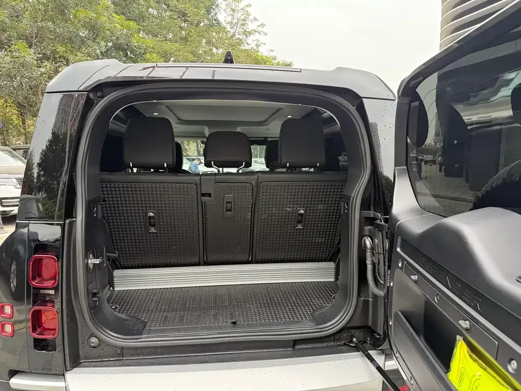 Land Rover Defender — фото 10