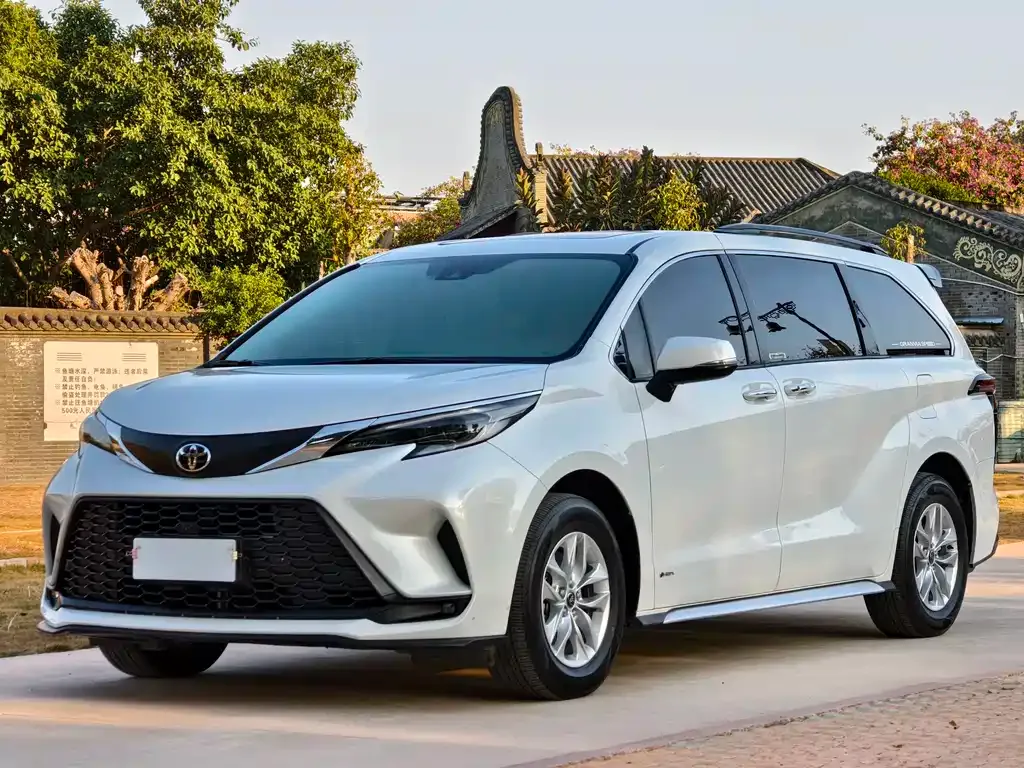 Toyota Granvia 2024 из CN, фото 1