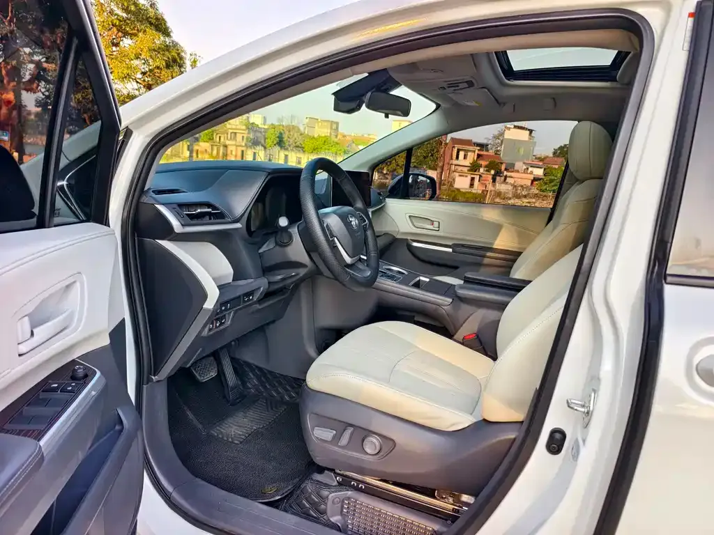 Toyota Granvia 2024 из CN, фото 2