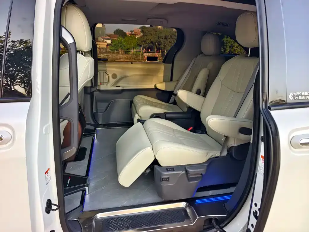 Toyota Granvia 2024 из CN, фото 6