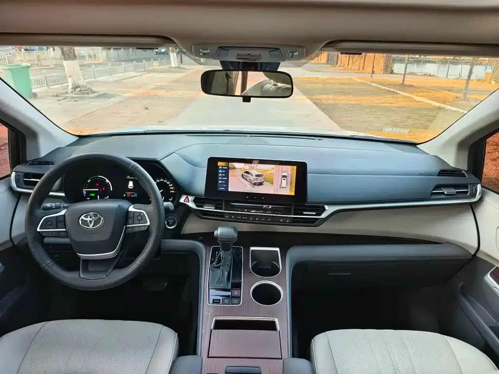 Toyota Granvia 2024 из CN, фото 8