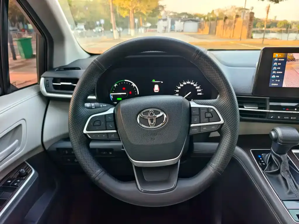 Toyota Granvia 2024 из CN, фото 5