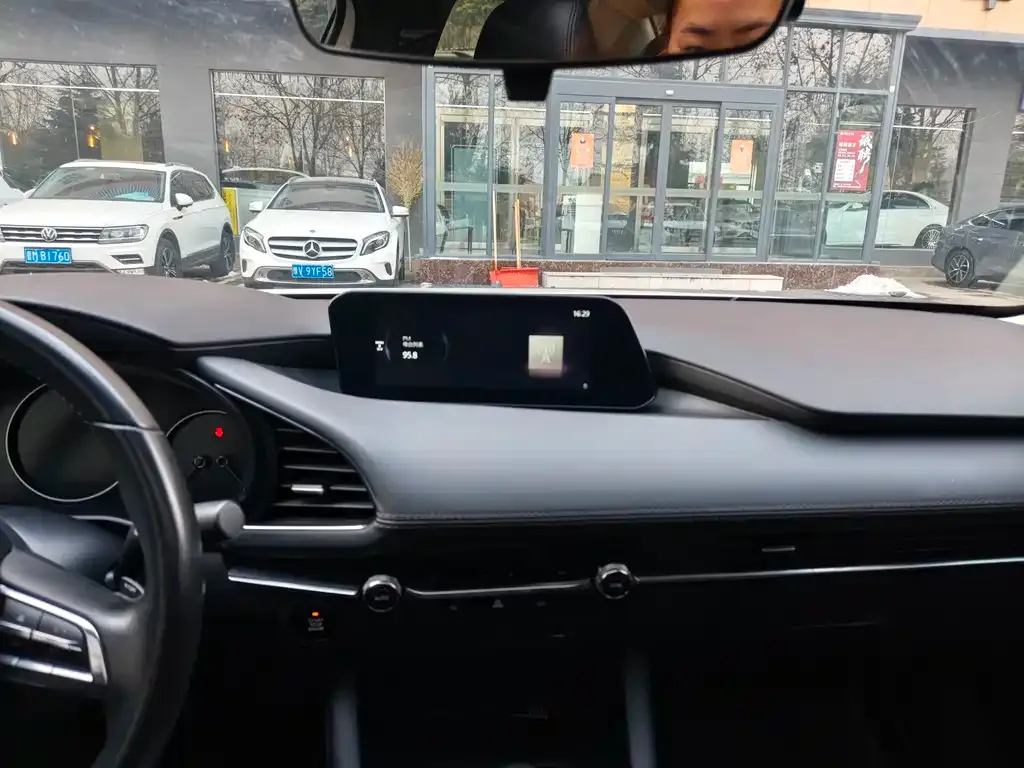 Mazda 3 Axela 2023 из CN, фото 4