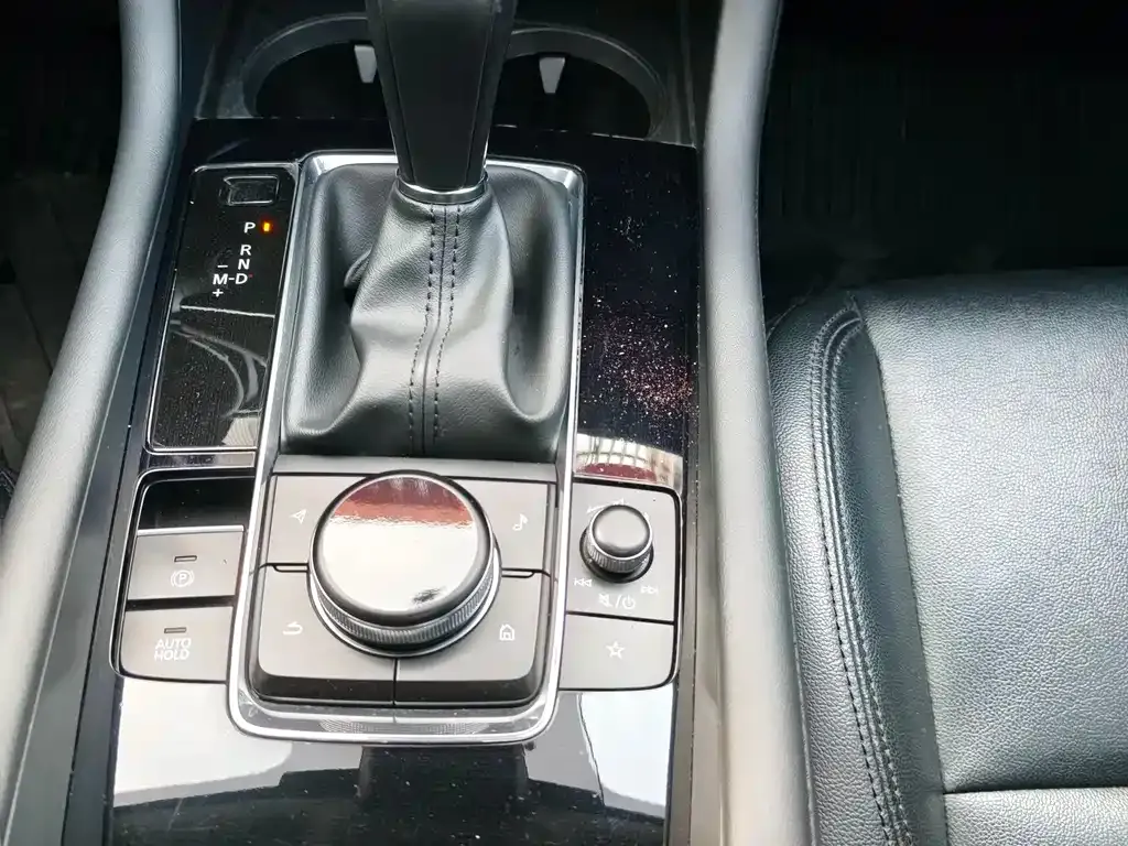 Mazda 3 Axela 2023 из CN, фото 8