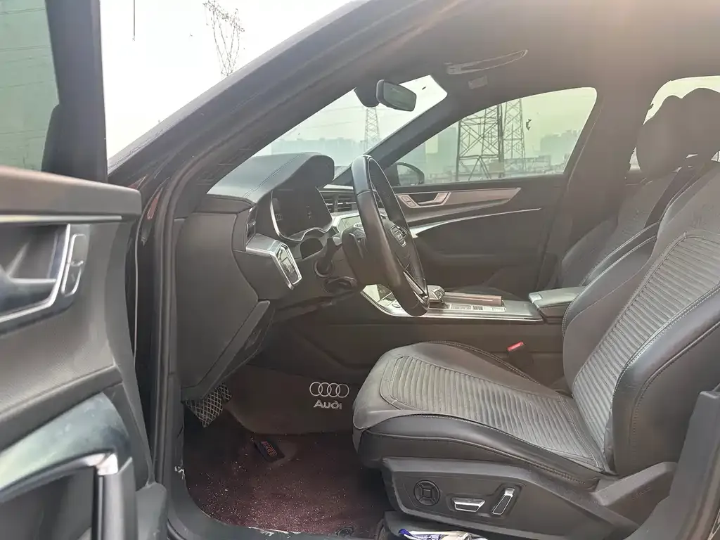 Audi A6L 2023 из CN, фото 2