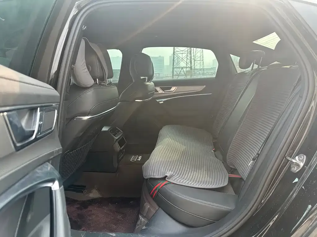 Audi A6L 2023 из CN, фото 3