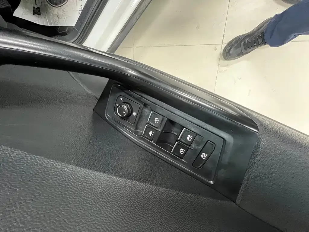 Volkswagen T-Roc 2023 из CN, фото 9