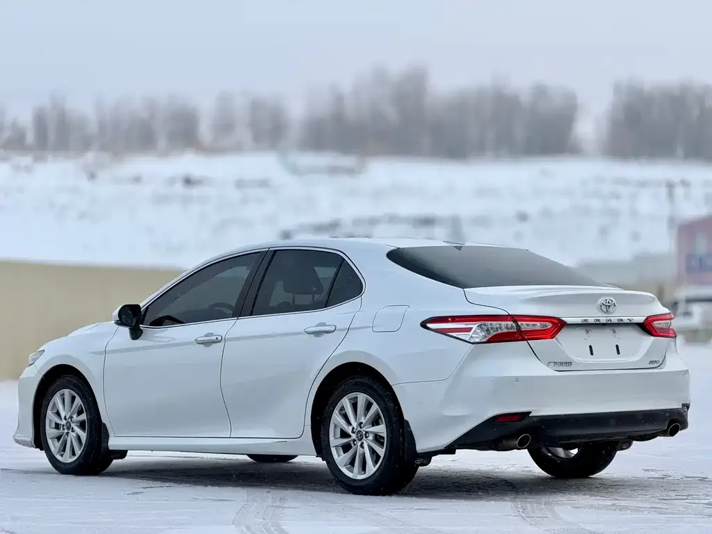 Toyota Camry 2021 из CN, фото 2