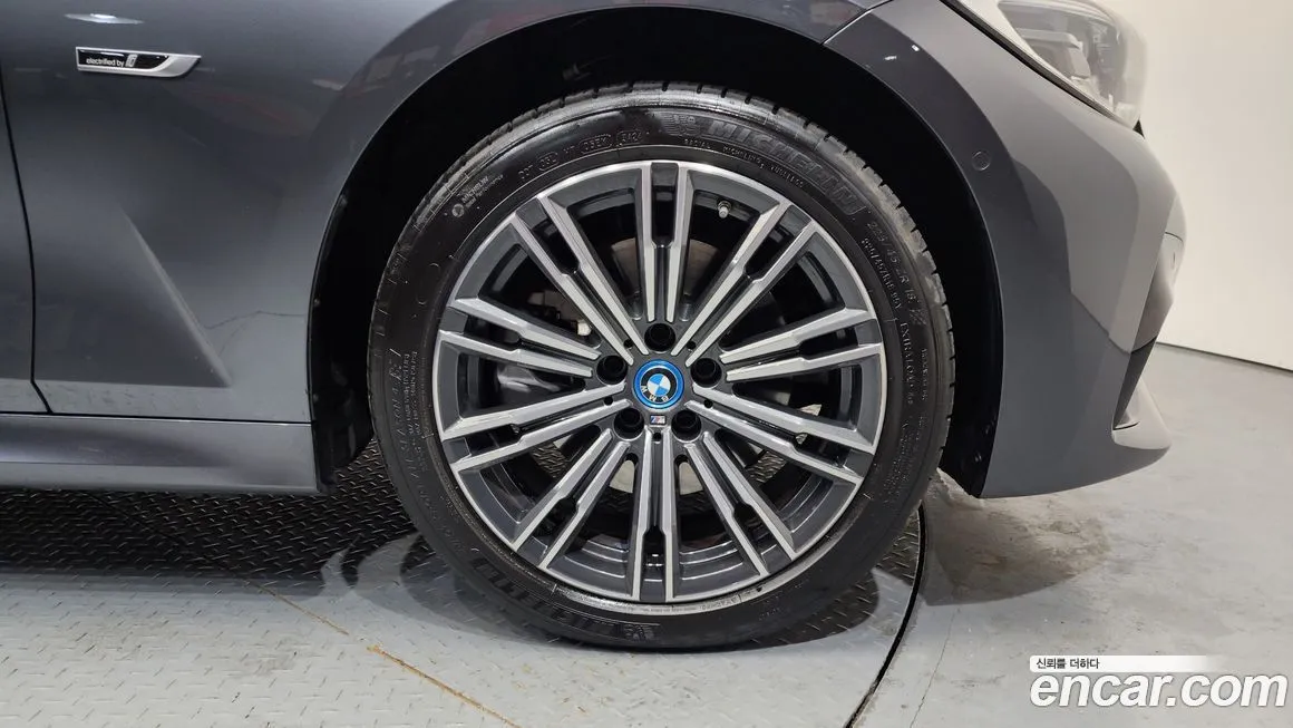 BMW 3-Series 2022 из KR, фото 9