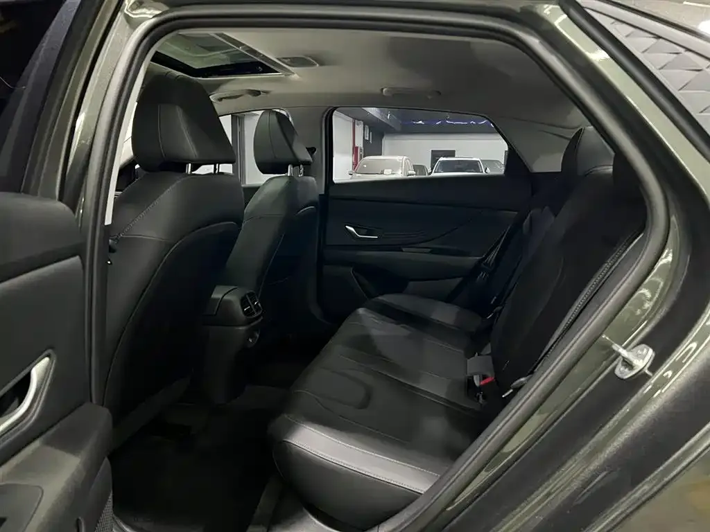 Hyundai Elantra — фото 3