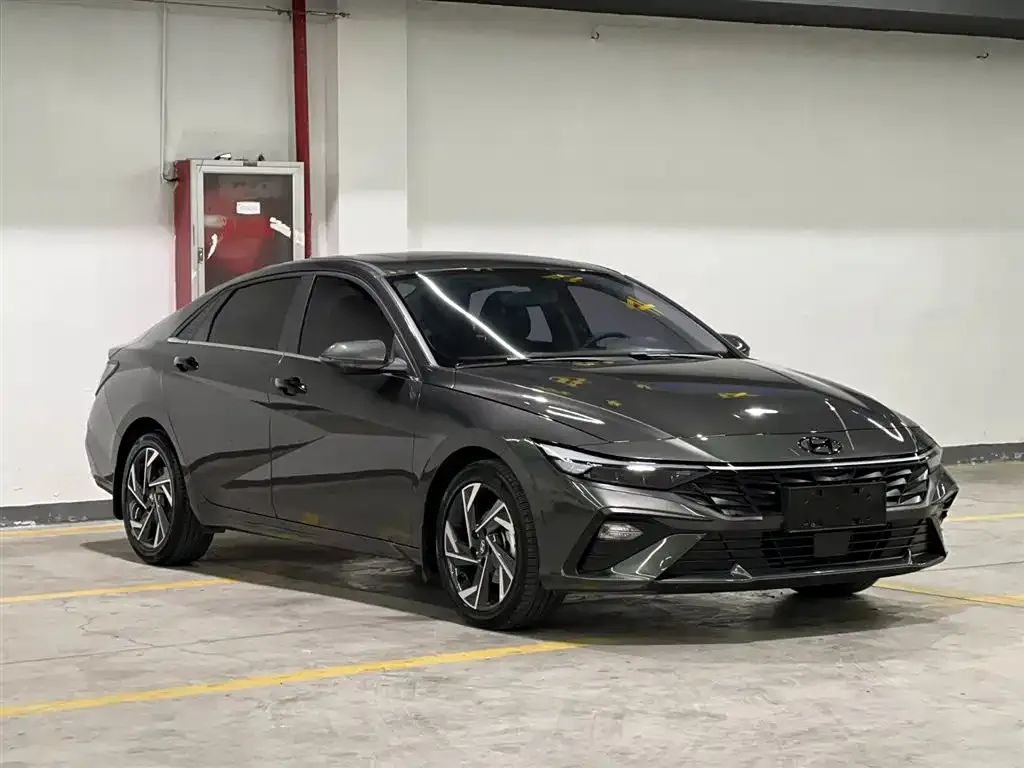 Hyundai Elantra — фото 10