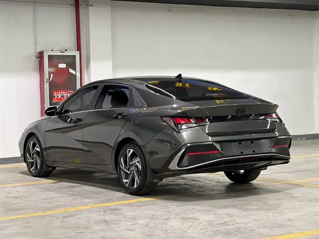 Hyundai Elantra — фото 8