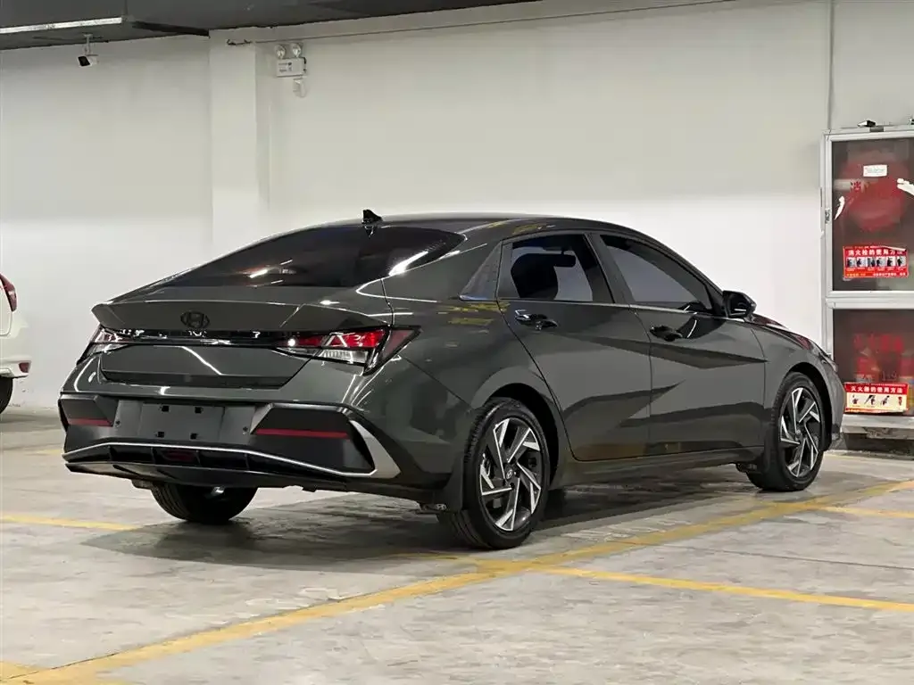 Hyundai Elantra — фото 4