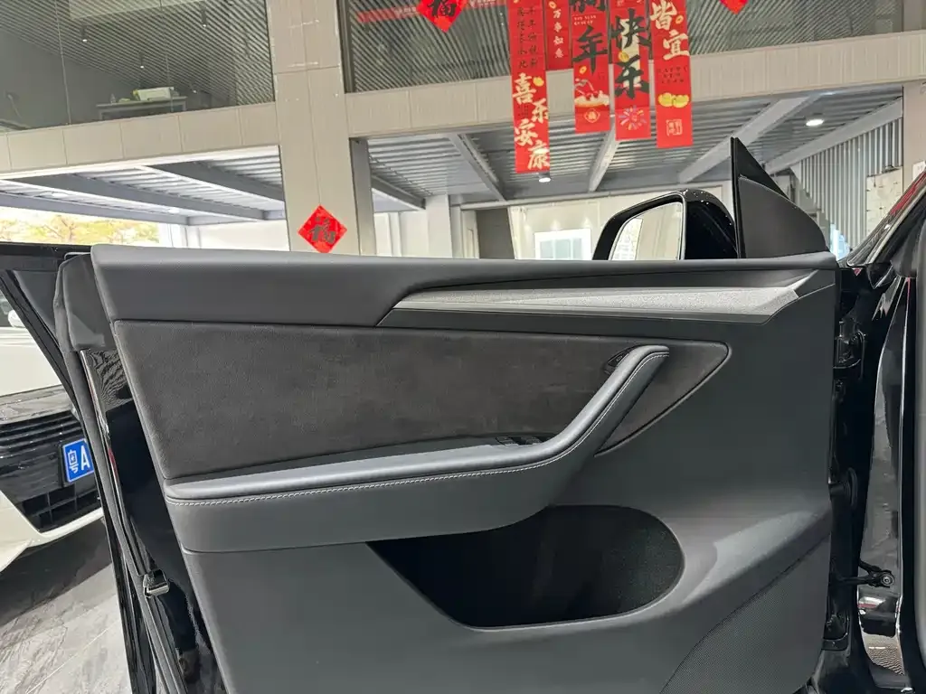 Tesla Model Y 2024 из CN, фото 4