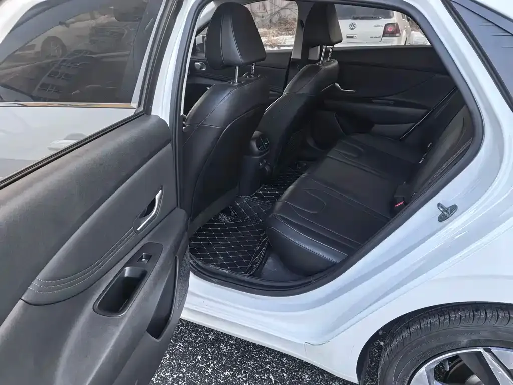 Hyundai Elantra 2022 из CN, фото 10