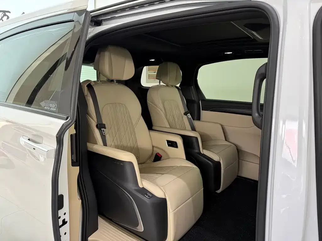 Buick GL8 2022 из CN, фото 9