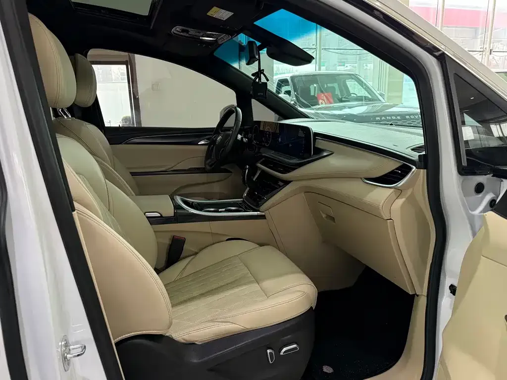 Buick GL8 2022 из CN, фото 10