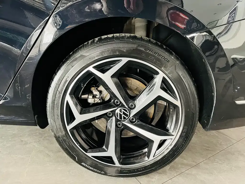 Volkswagen Passat 2023 из CN, фото 10