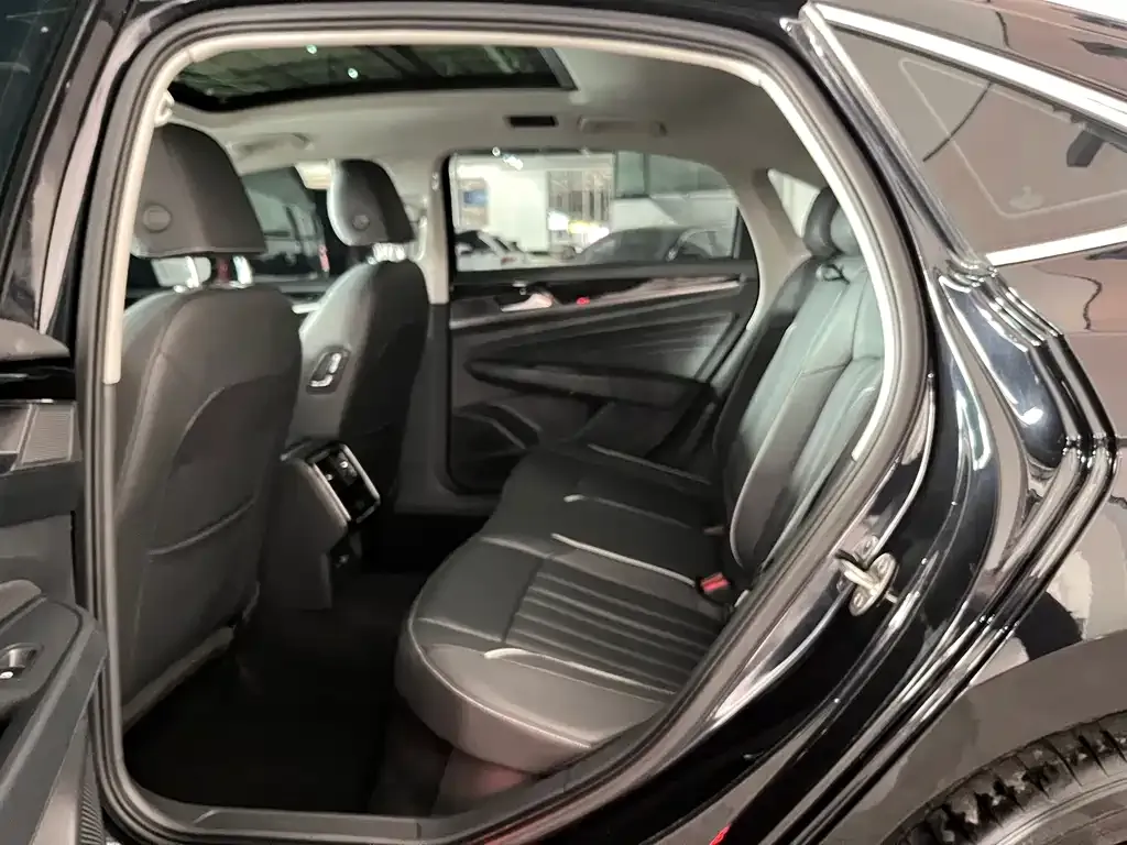 Volkswagen Passat 2023 из CN, фото 8