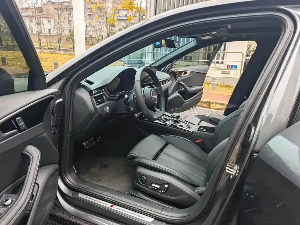 Audi A4L 2025 из CN, фото 2