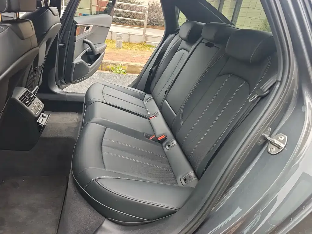 Audi A4L 2025 из CN, фото 8