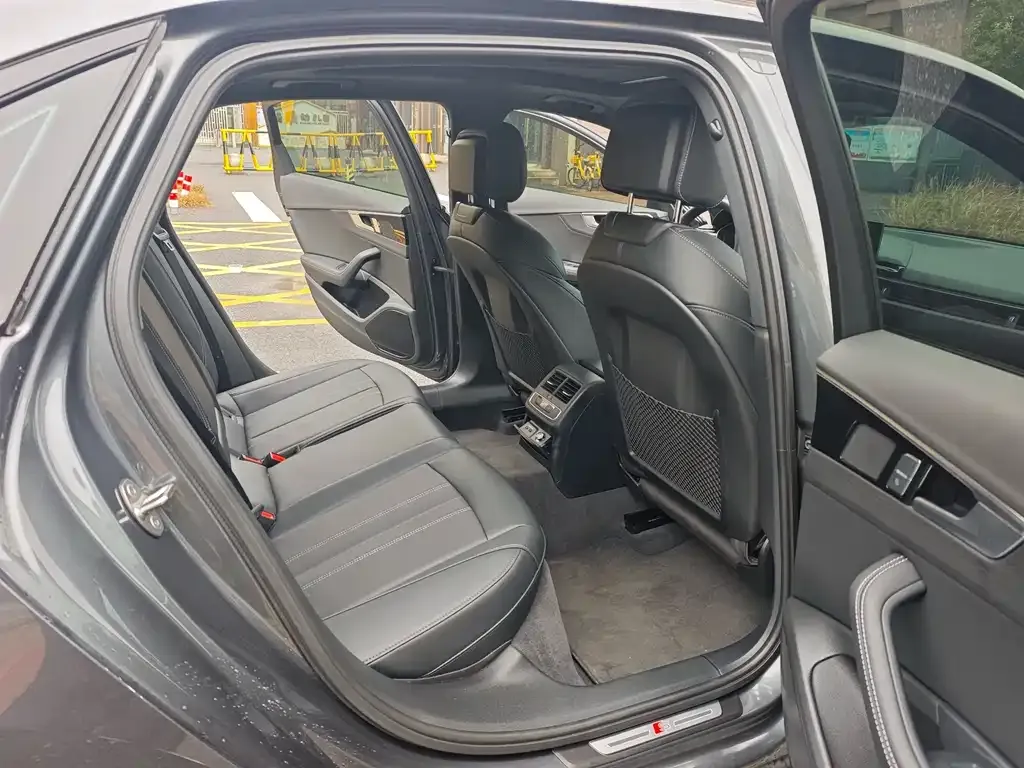Audi A4L 2025 из CN, фото 3