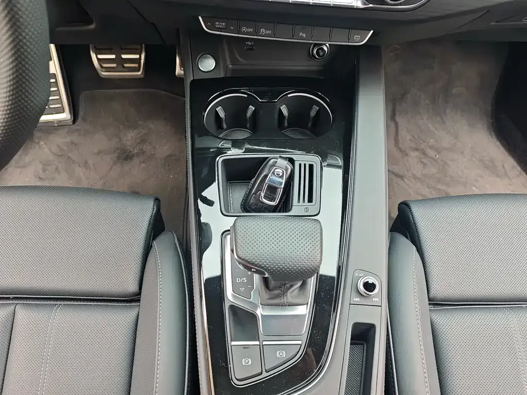 Audi A4L 2025 из CN, фото 7