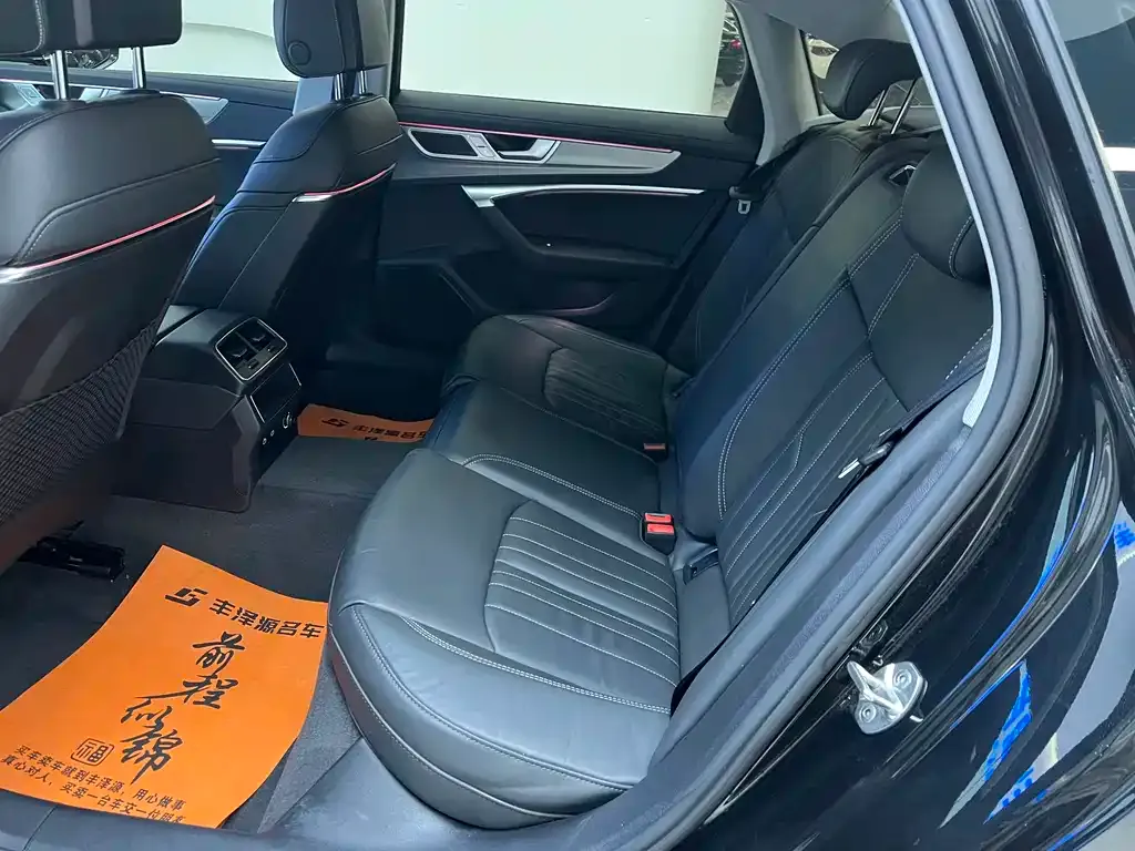 Audi A6L 2023 из CN, фото 4