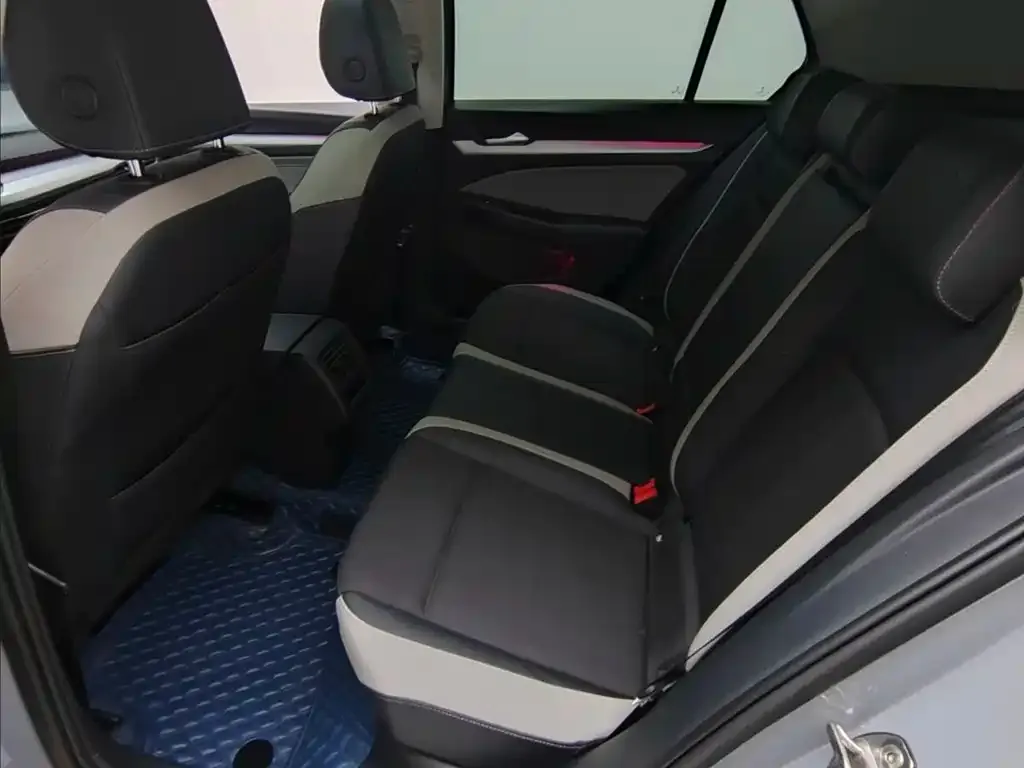 Volkswagen Golf 2023 из CN, фото 4
