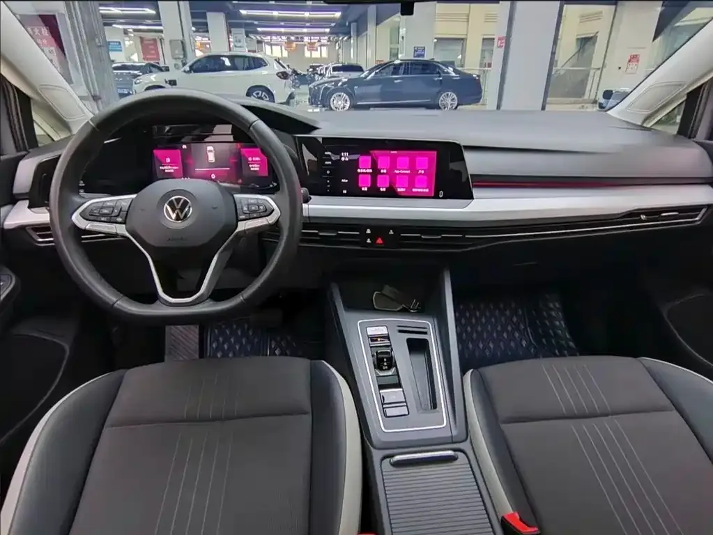 Volkswagen Golf 2023 из CN, фото 3