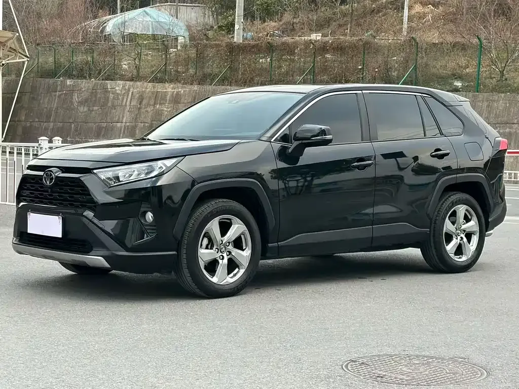 Toyota RAV4 2022 из CN, фото 1