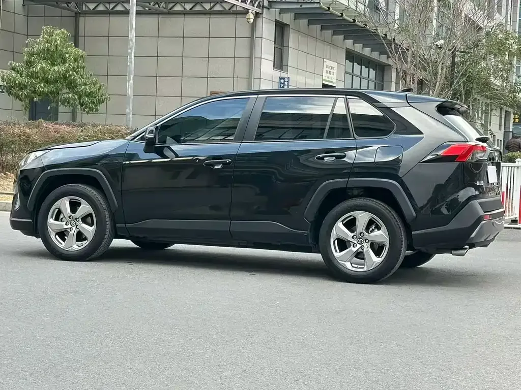 Toyota RAV4 2022 из CN, фото 9