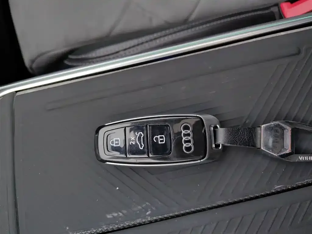 Audi A6L 2023 из CN, фото 3
