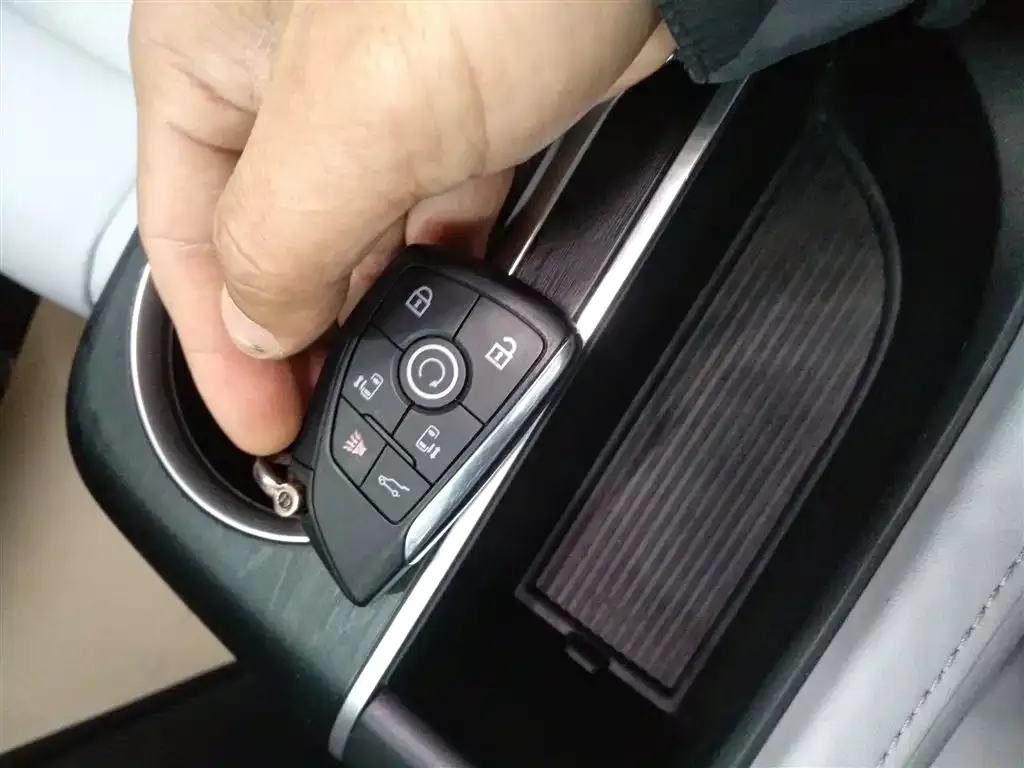 Buick GL8 2025 из CN, фото 8