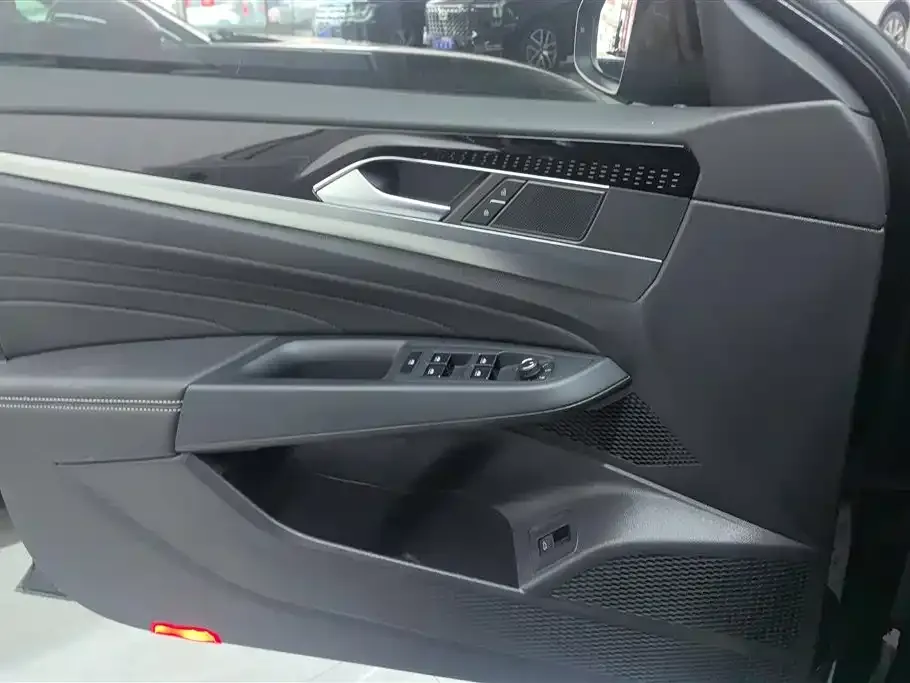 Volkswagen Passat 2024 из CN, фото 4