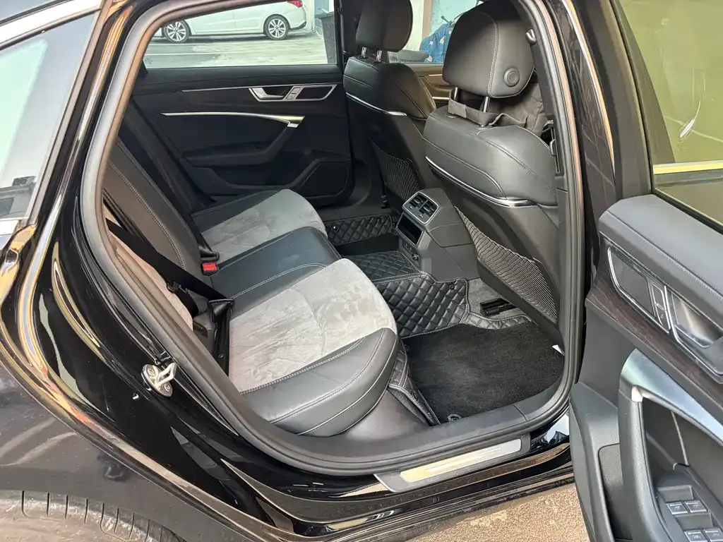 Audi A6L 2023 из CN, фото 9