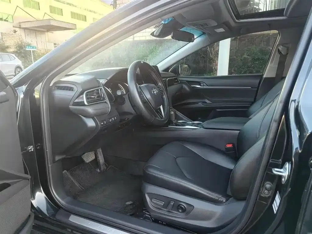 Toyota Camry 2023 из CN, фото 4