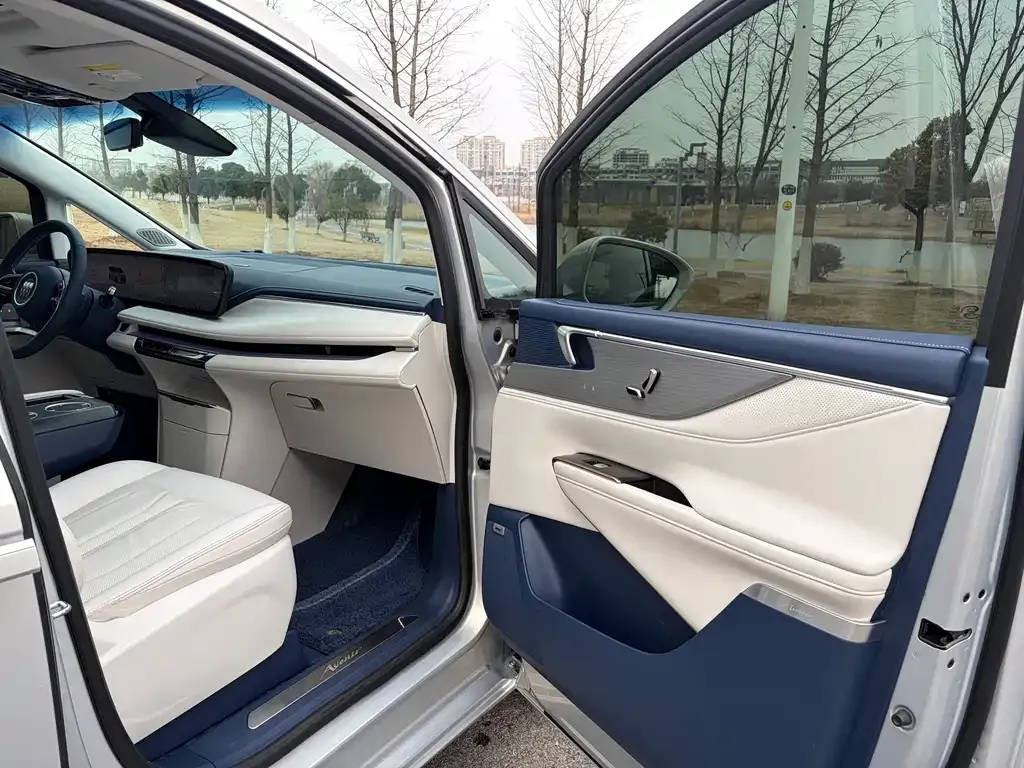 Buick GL8 Hybrid 2024 из CN, фото 2