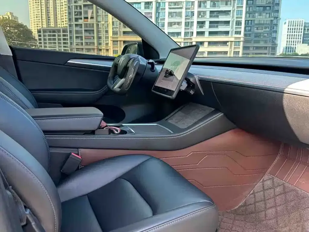 Tesla Model Y — фото 3