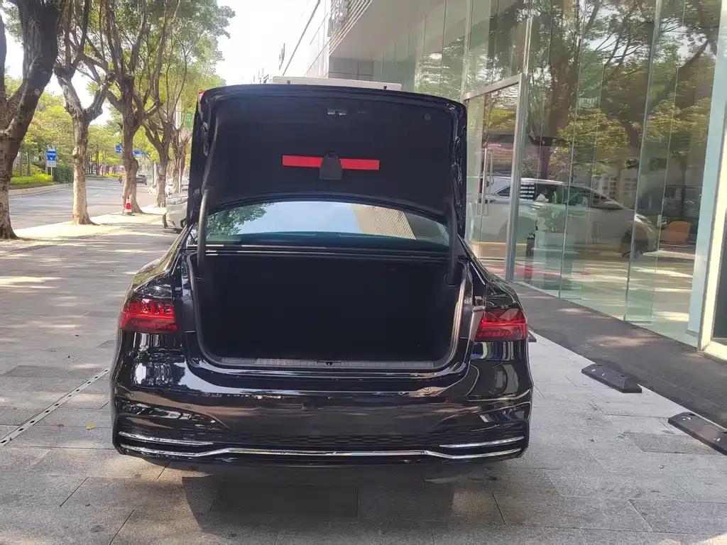 Audi A7L 2024 из CN, фото 3