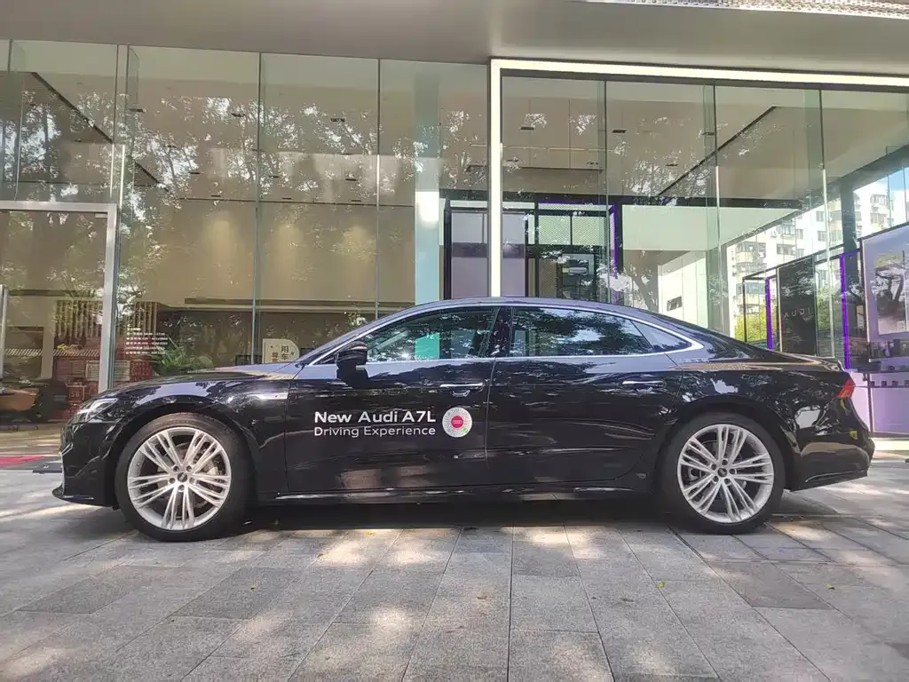 Audi A7L 2024 из CN, фото 4