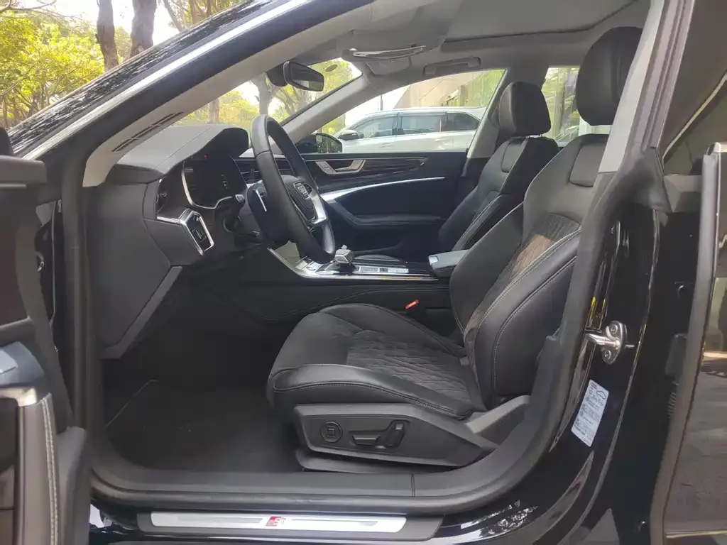 Audi A7L 2024 из CN, фото 8