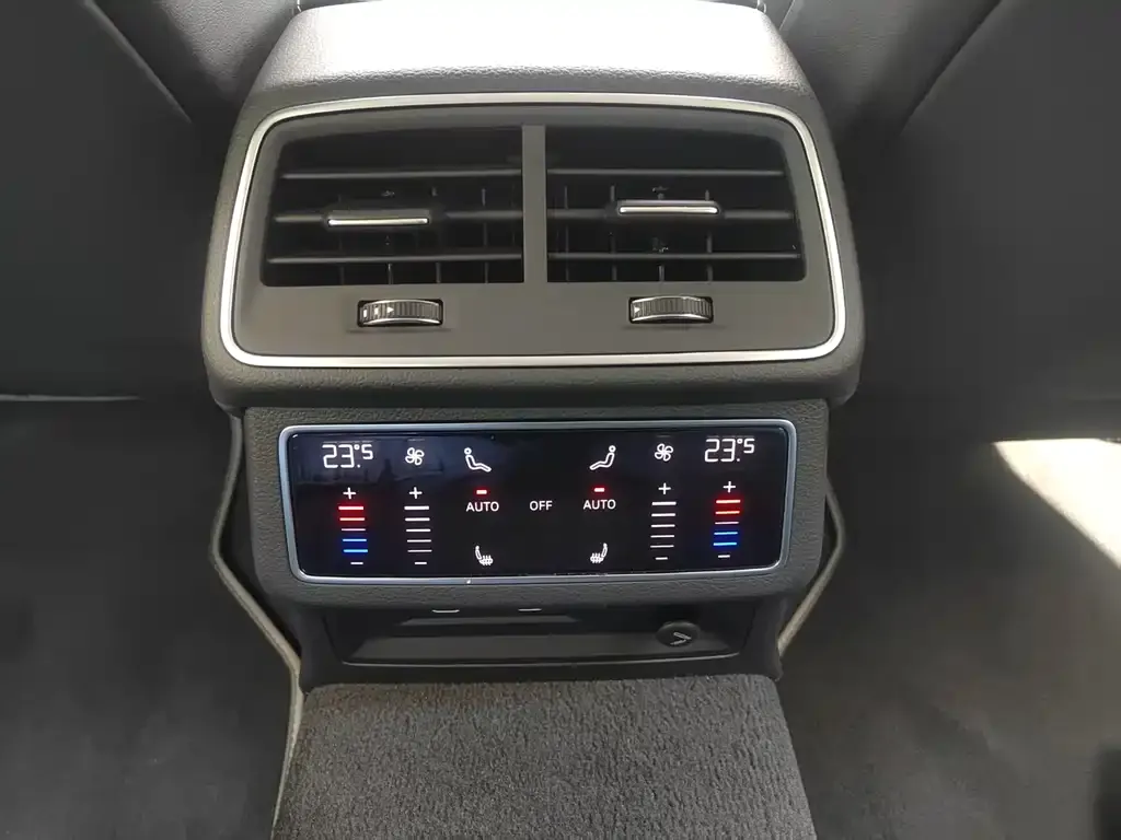 Audi A7L 2024 из CN, фото 9