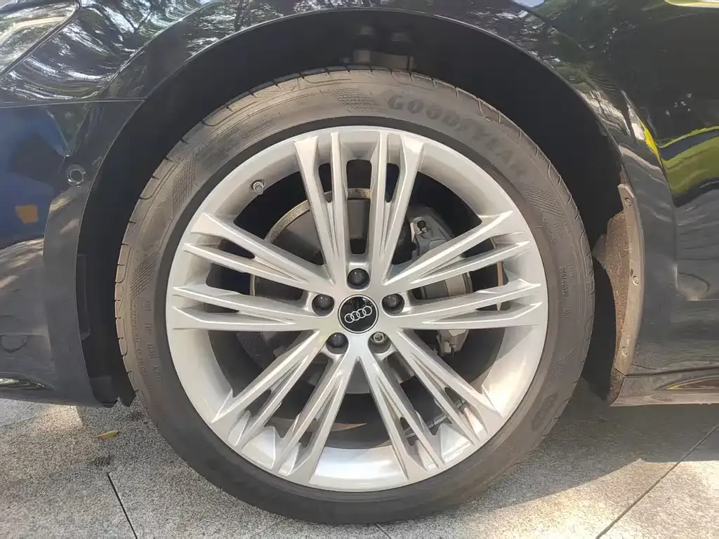 Audi A7L 2024 из CN, фото 10