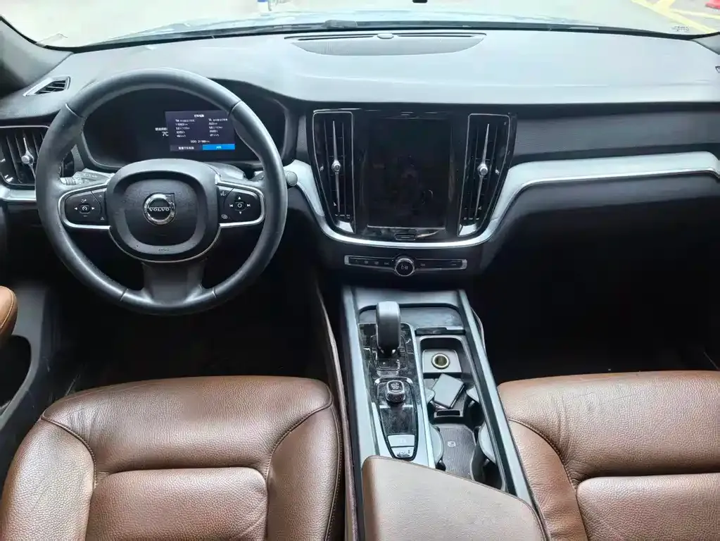 Volvo S60 2023 из CN, фото 4