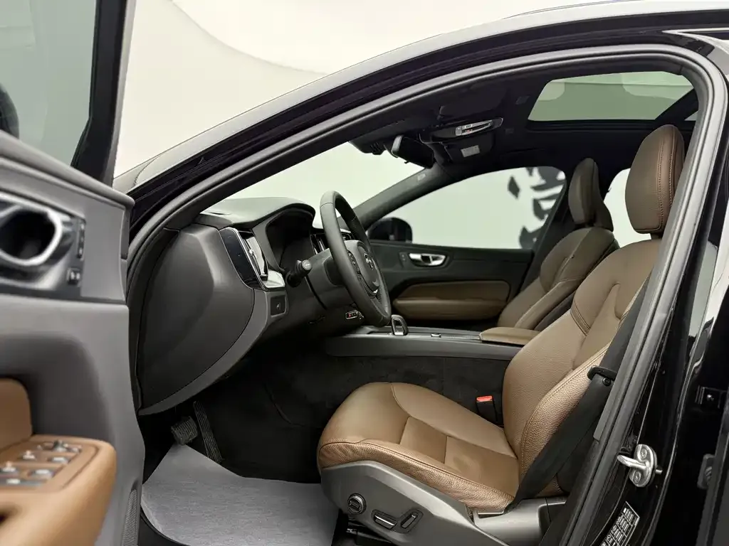 Volvo XC60 2024 из CN, фото 7