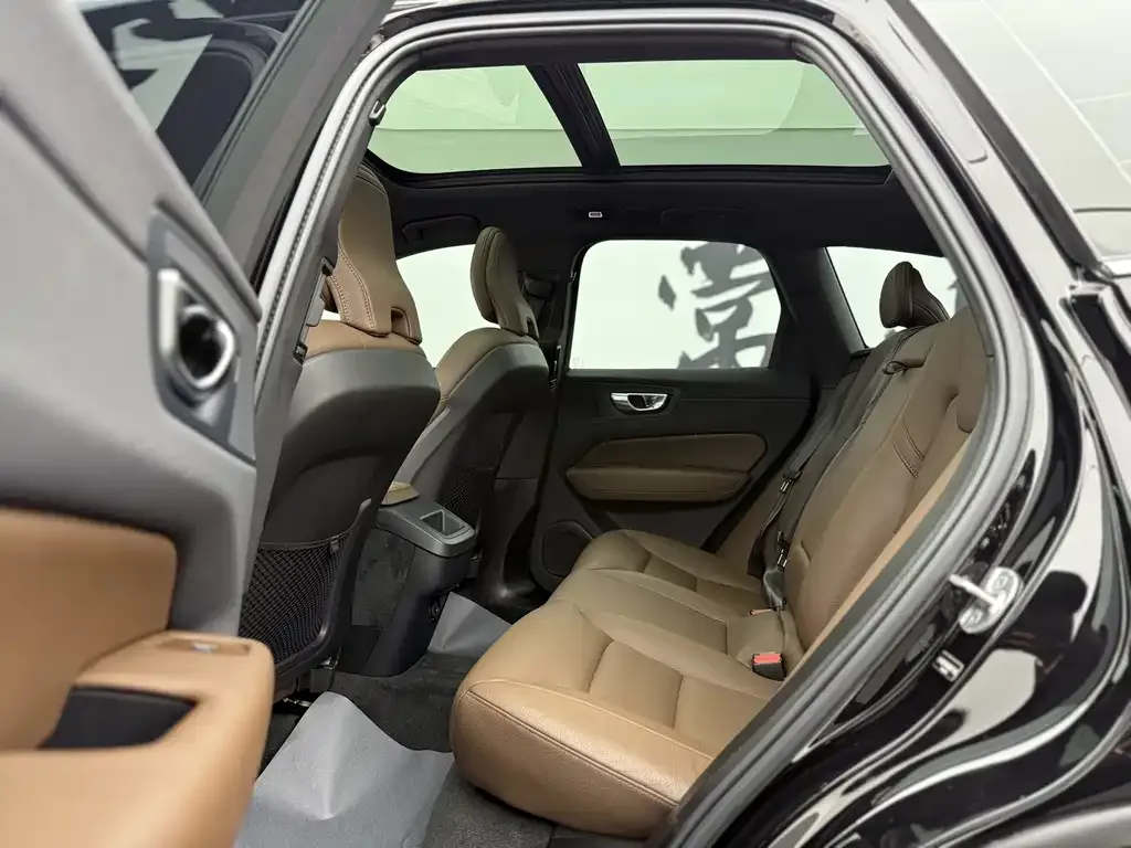 Volvo XC60 2024 из CN, фото 8